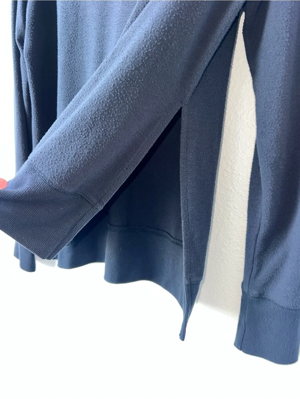 Alo Yoga Glimpse Long Sleeve Top Black High Low Hem Crewneck Activewear